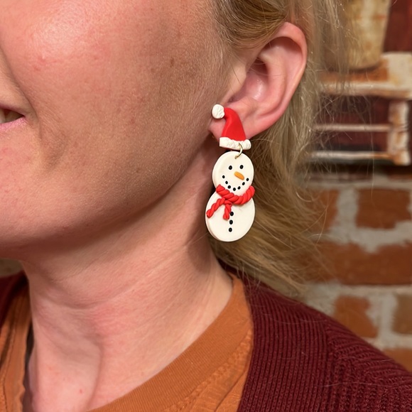 New Christmas Frosty the Snowman Handcrafted Polymer Clay Earrings - Picture 10 of 11